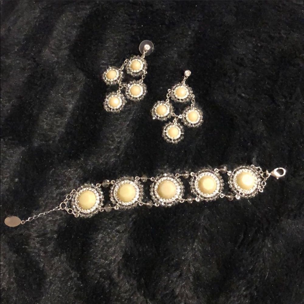 White house black market jewelry set